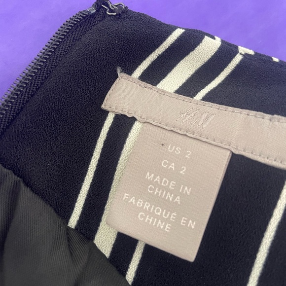 H&M Black and White Striped V-Neck Jumpsuit with Attached Belt Size 2 - Picture 3 of 10